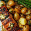 Salmon with asparagus and tomatoes