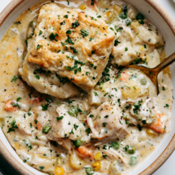 Creamy Crockpot Chicken Pot Pie