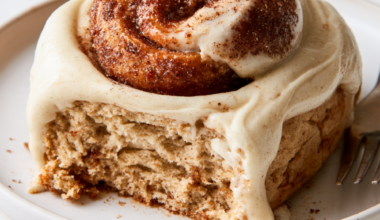 Protein Cinnamon Rolls-Plated